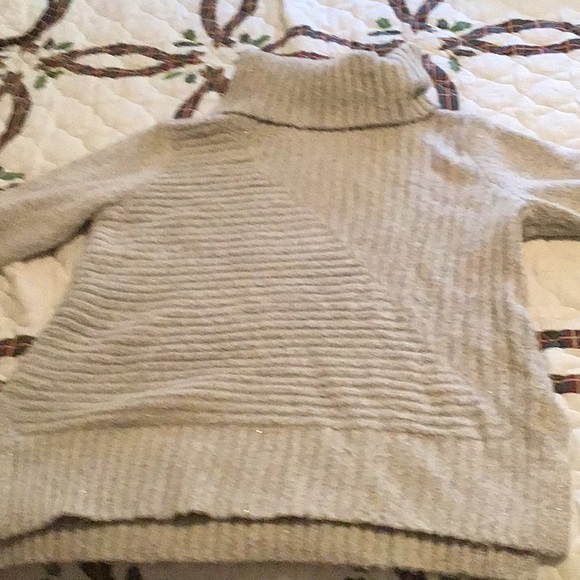 Sweater - Picture 1 of 4